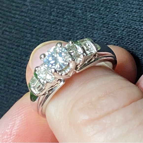 Brand new never used diamond ring - Picture 2 of 5